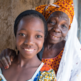 Fatchima war Mitglied der ersten CARE-Spargruppe im Niger. Ihre Enkelin will Lehrerin werden.