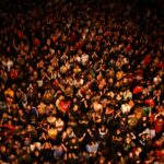 Eine Menschenmenge auf einem Konzert – keine Gemeinschaft ohne Konflikte.