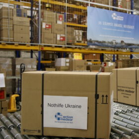 Mit Hilfe von Spendengeldern schickt action medeor Medikamente und medizinisches Material in die Ukraine.